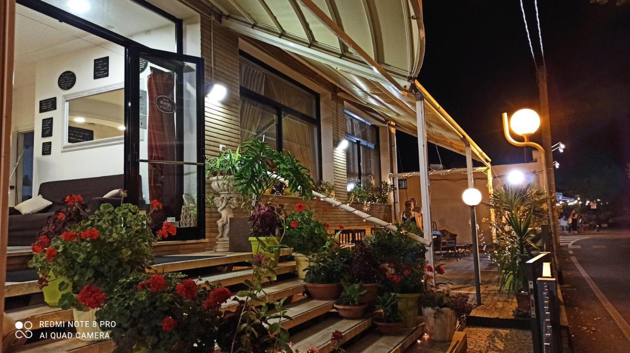 Hotel Crosal Римини Екстериор снимка