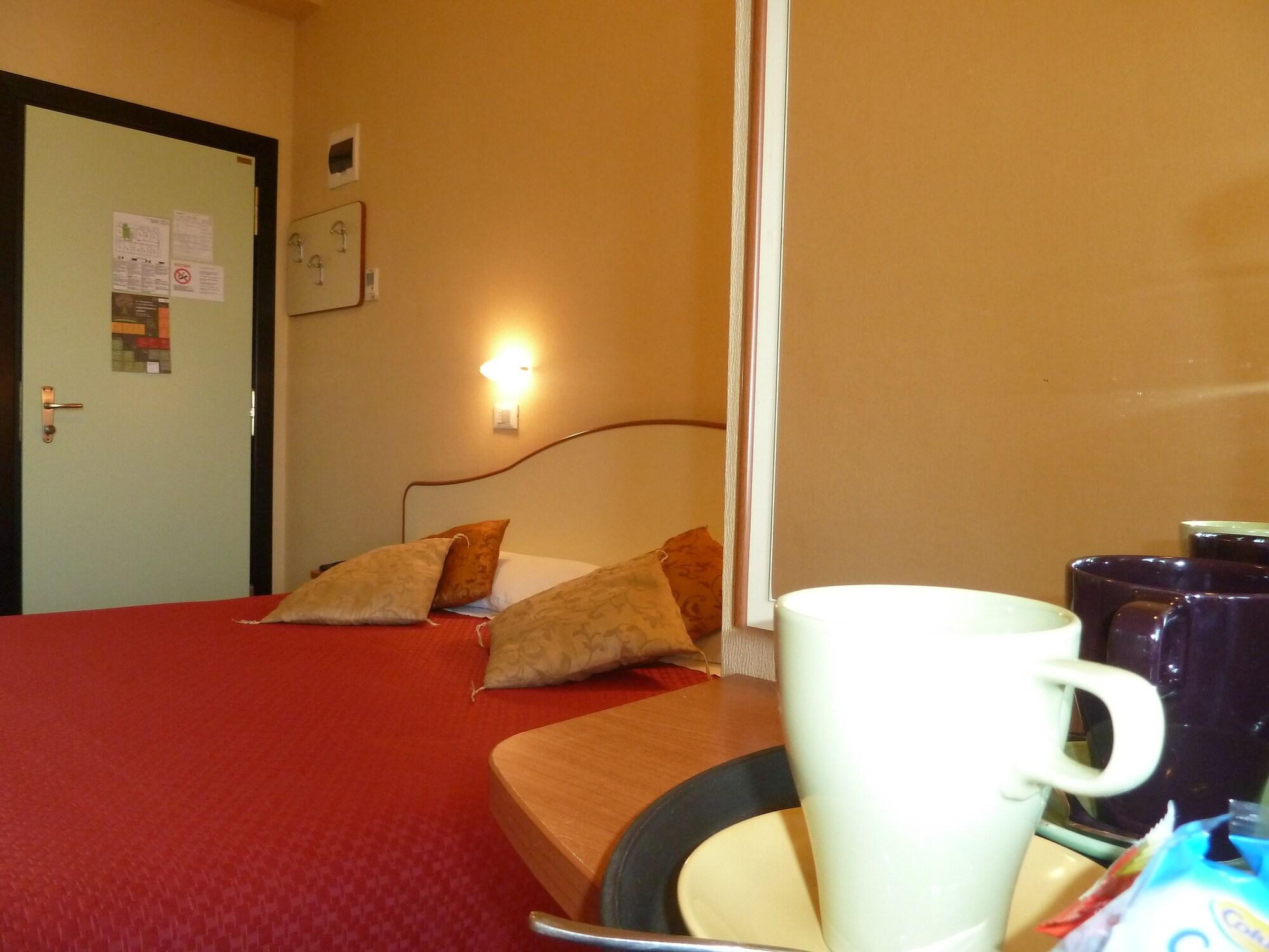 Hotel Crosal Римини Екстериор снимка