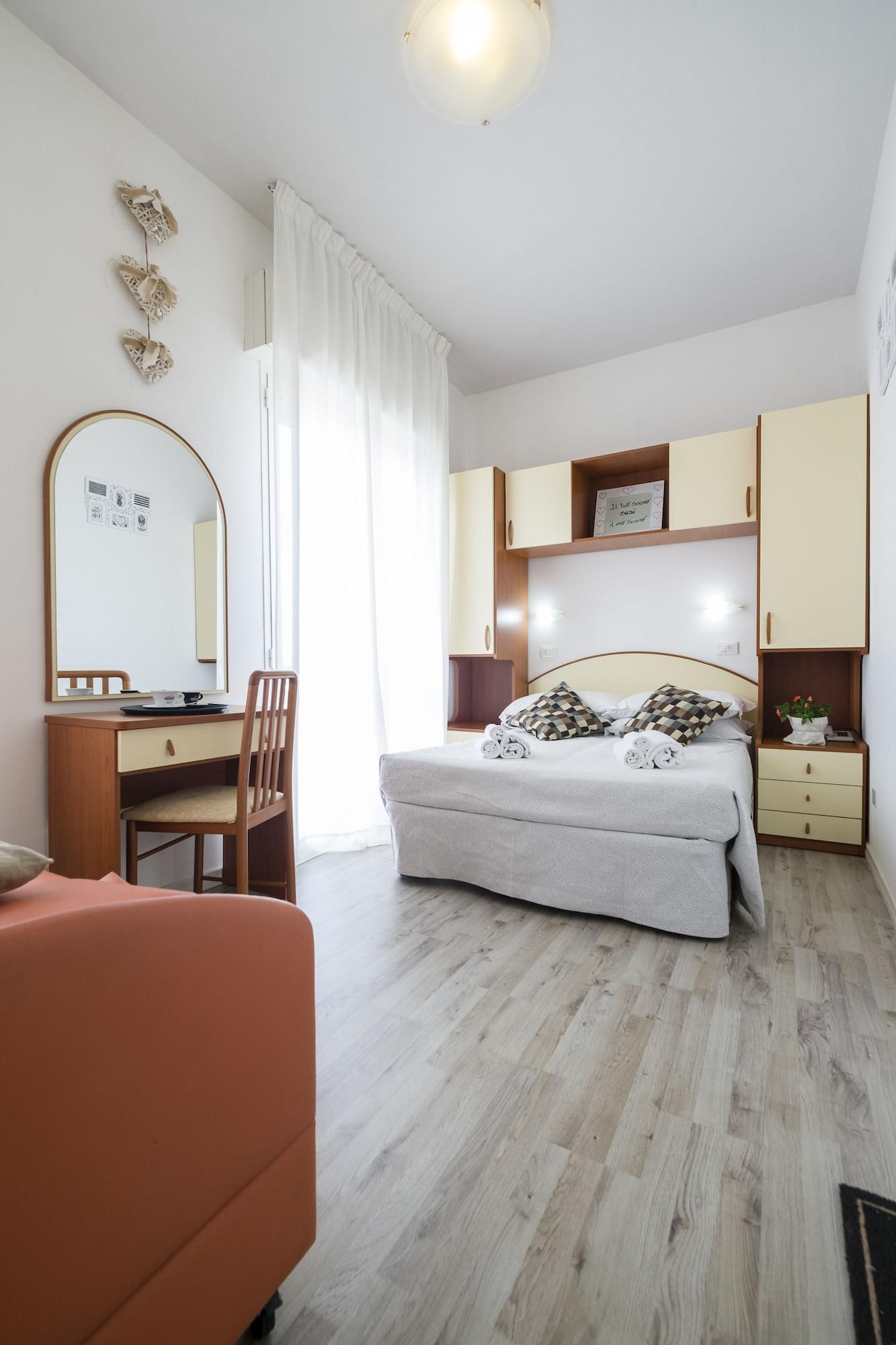 Hotel Crosal Римини Екстериор снимка