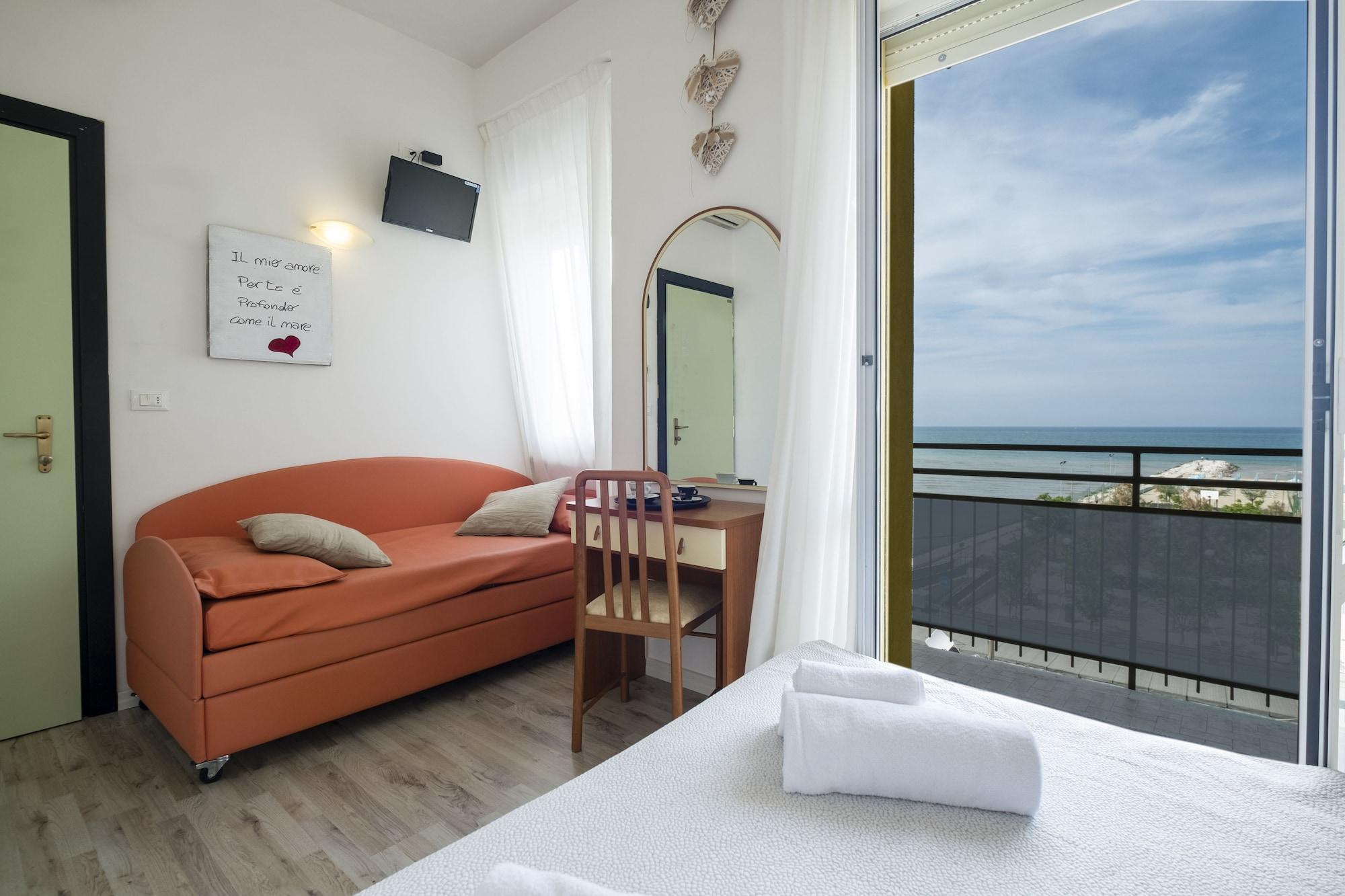 Hotel Crosal Римини Екстериор снимка