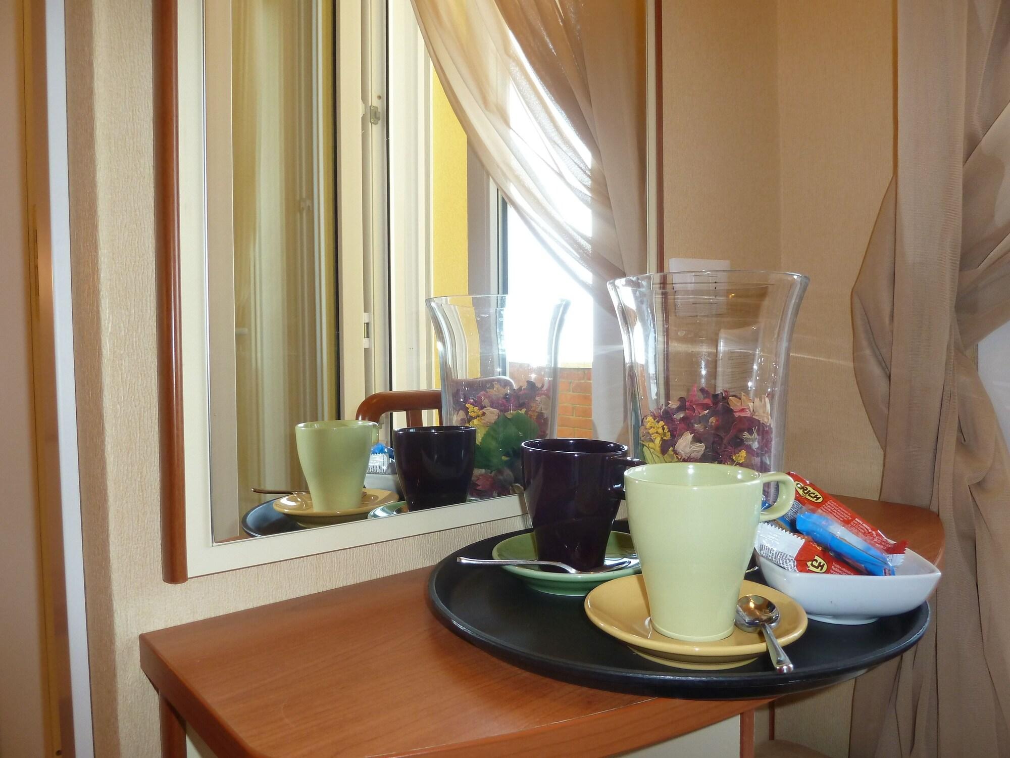 Hotel Crosal Римини Екстериор снимка
