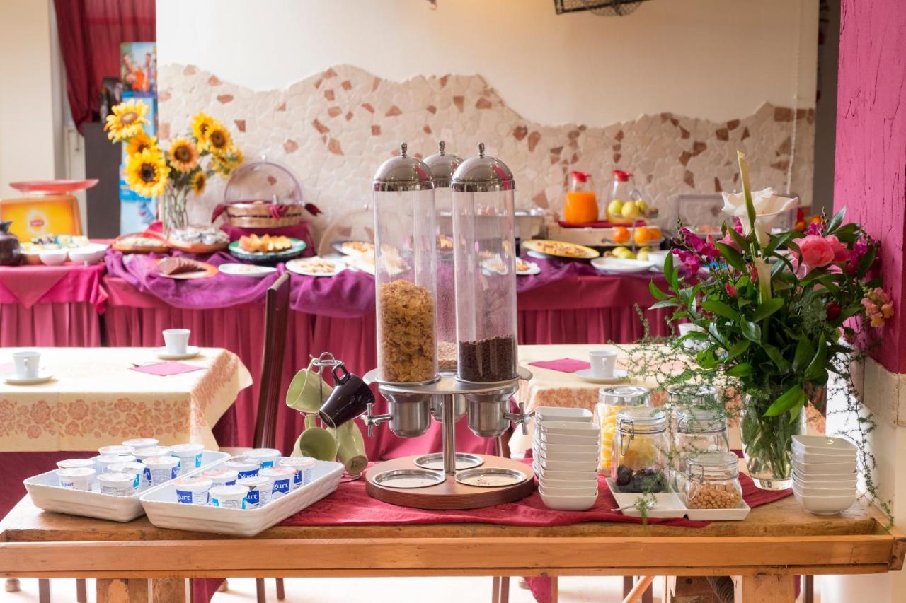 Hotel Crosal Римини Екстериор снимка